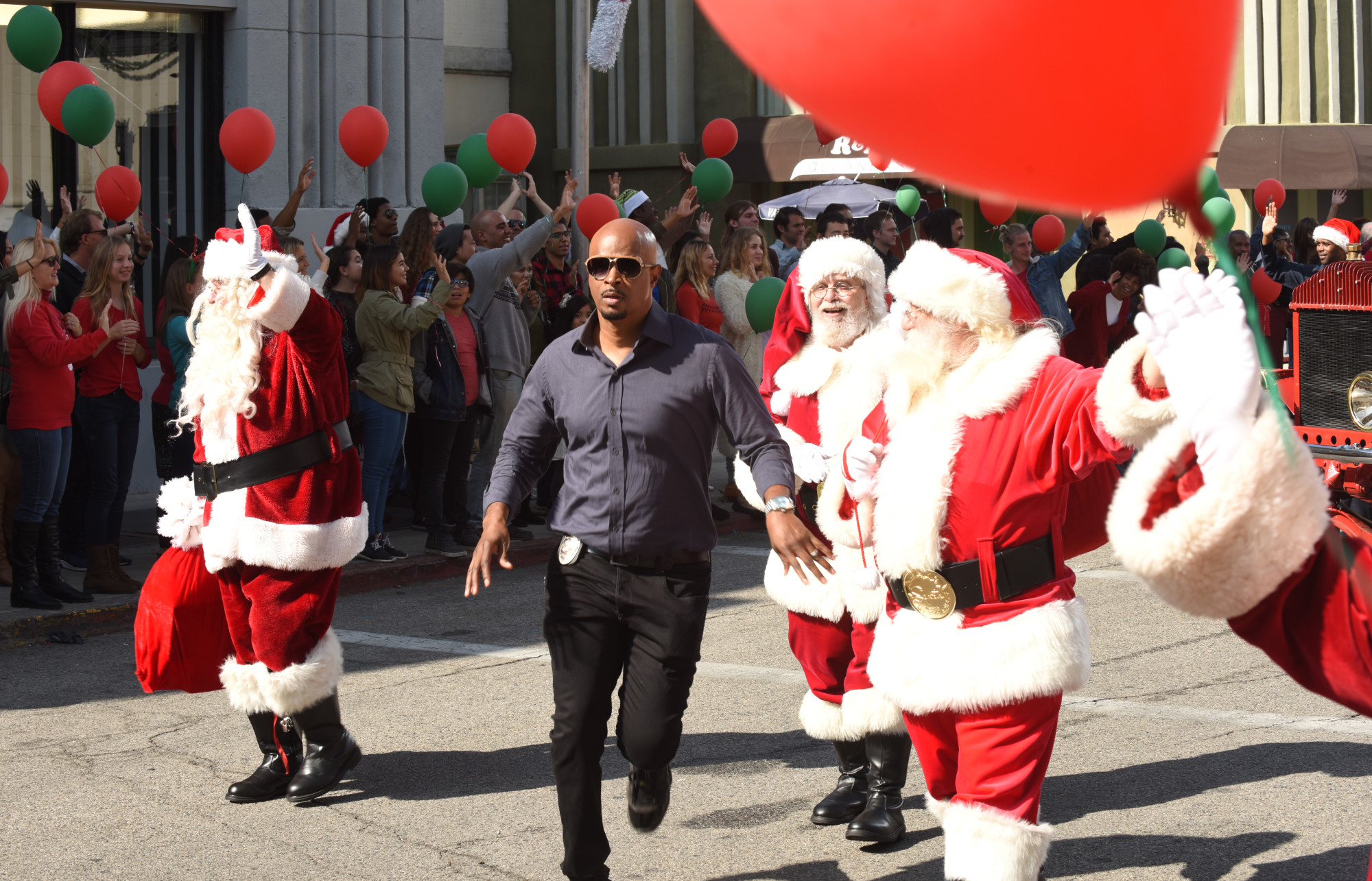 List Thumbs - Lethal Weapon Bad Santas , HD Wallpaper & Backgrounds
