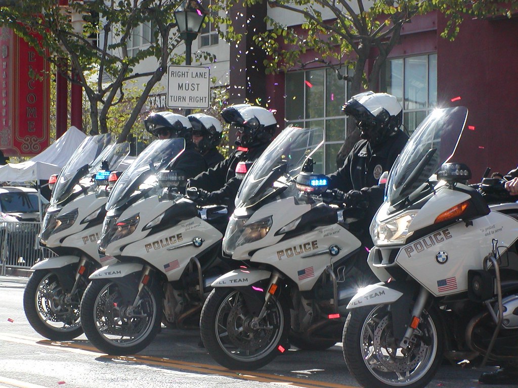 A Team Of Lapd Motorcycle Drill Officers On Motorbikes - Motorcycle , HD Wallpaper & Backgrounds