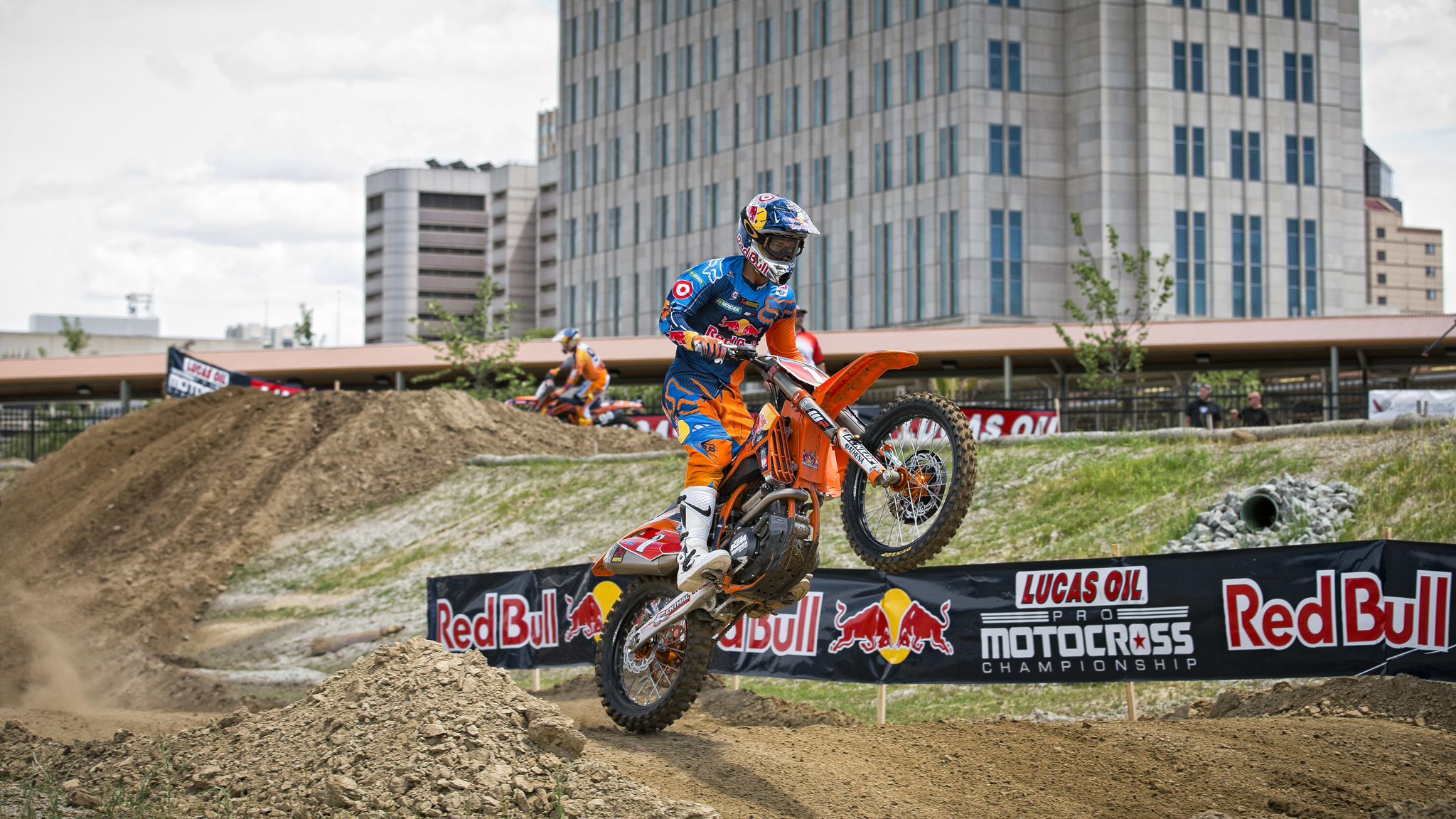 Ryan Dungey Photo Gallery - Ryan Dungey Wheelie , HD Wallpaper & Backgrounds