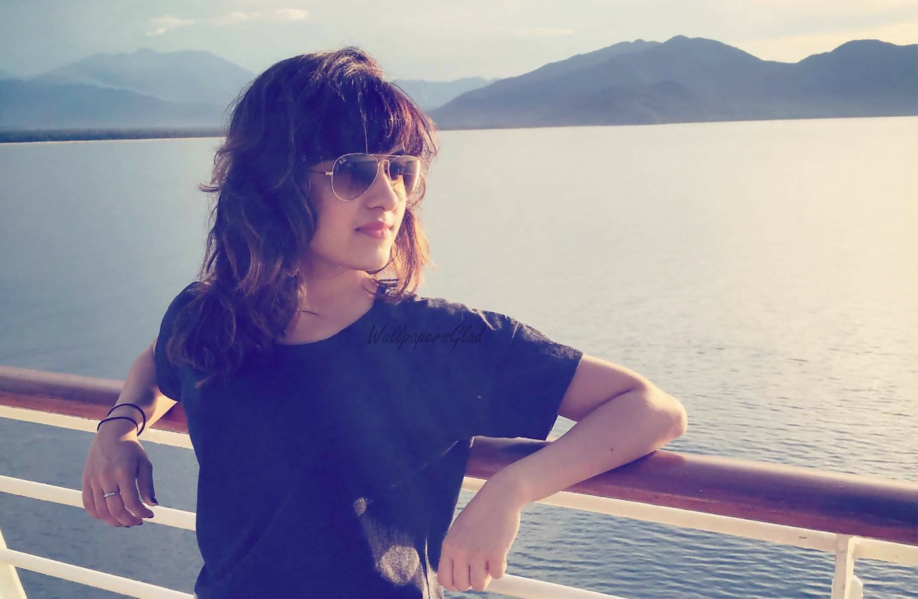 Beautiful Shirley Setia In Shades Stylish Hd Wallpaper - Hd Wallpaper Shirley Setia , HD Wallpaper & Backgrounds