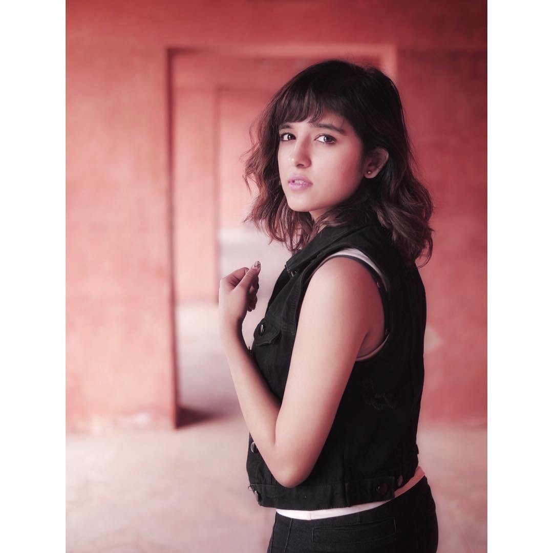 Here Are 25 Best Hot And Beautiful Hd Photos Of Actress - Shirley Setia In Koi Vi Nahi Hd , HD Wallpaper & Backgrounds