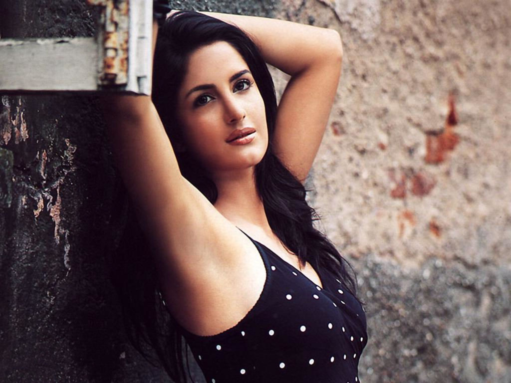 Katrina Kaif Hd Wallpaper - Katrina Kaif New Look , HD Wallpaper & Backgrounds