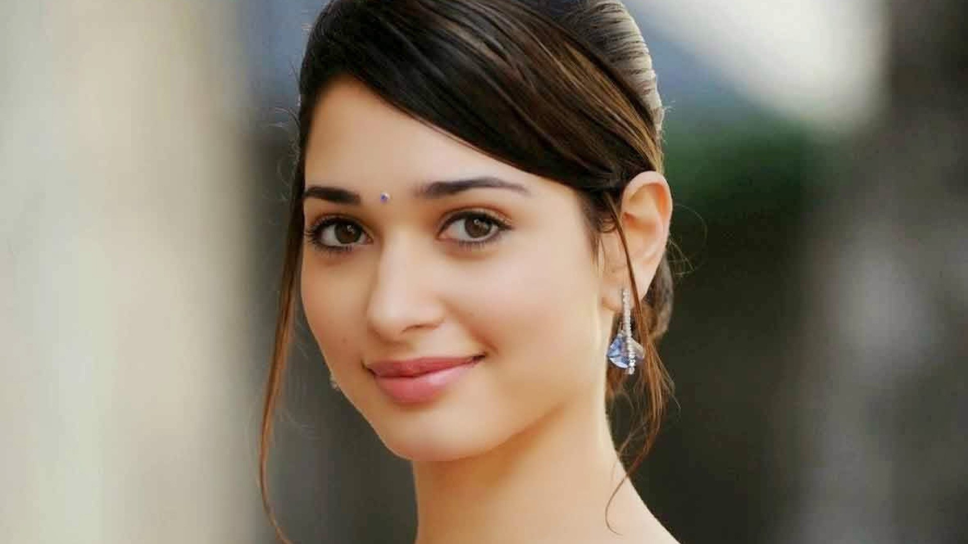 You Are Viewing Wallpaper Titled Tamanna Bhatia - South Actress Tamanna Hot , HD Wallpaper & Backgrounds