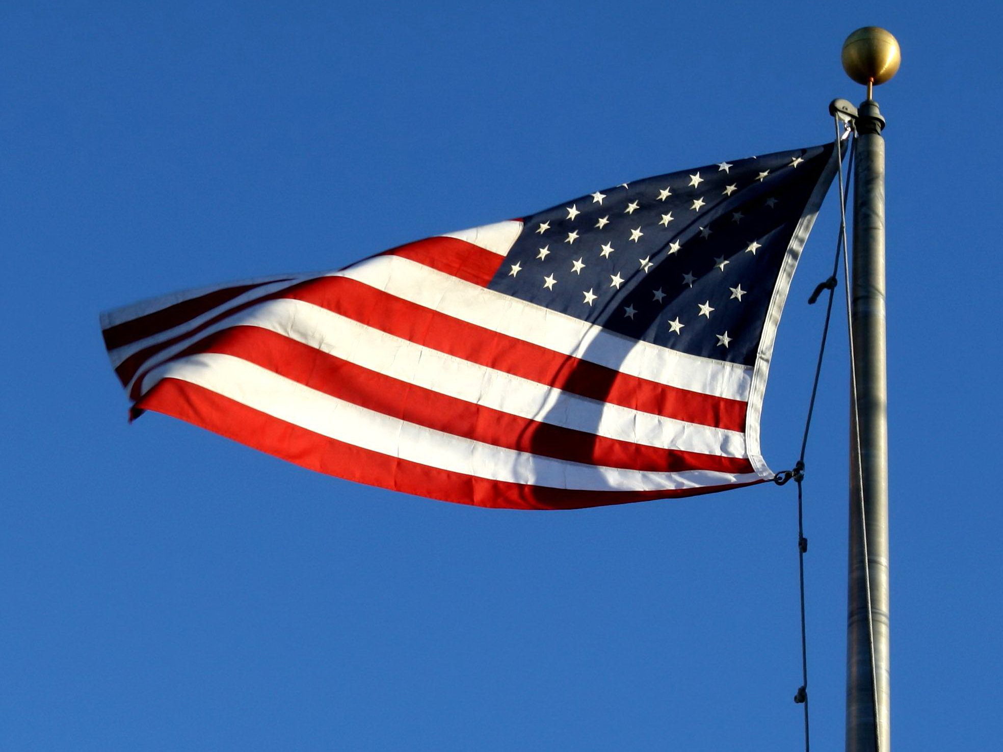 Bendera Amerika, Angin, Langit Biru - Bandiera Americana In Cielo , HD Wallpaper & Backgrounds