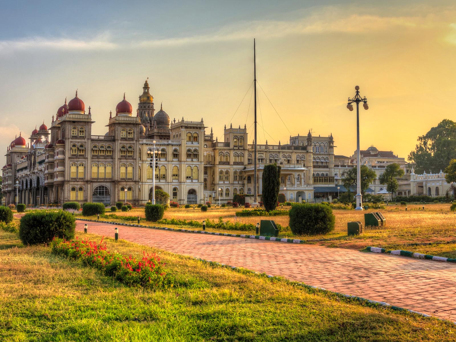 Mysore Palace Famous Palace In India - Tipu Sultan Summer Palace Mysore , HD Wallpaper & Backgrounds