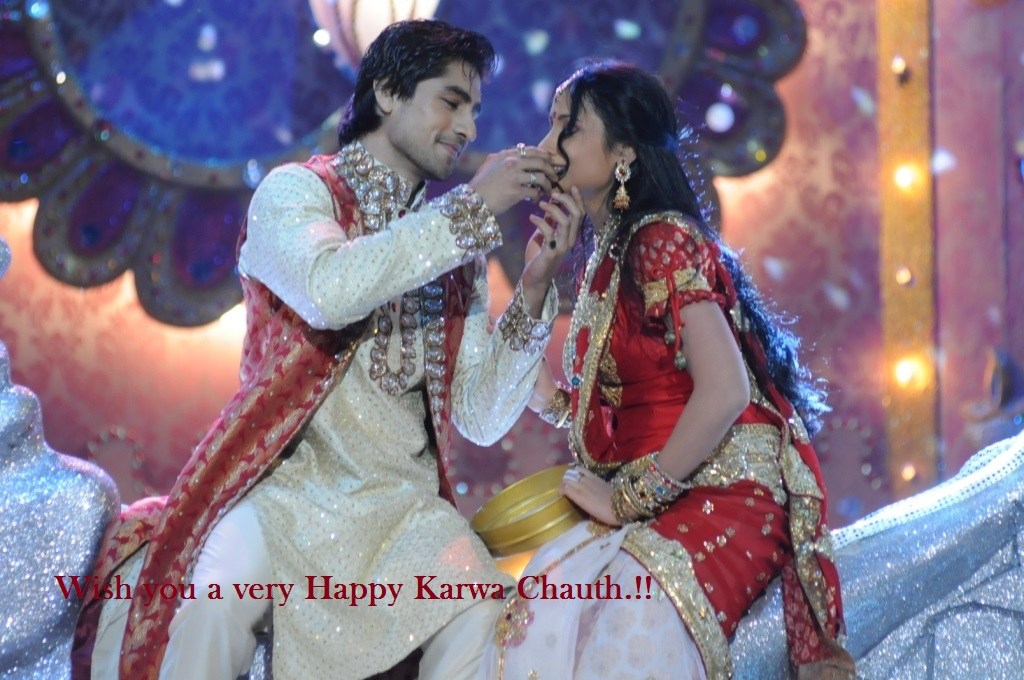 Happy Karwa Chauth 2015 Wallpapers Couples Pics - Karwa Chauth Dp For Whatsapp , HD Wallpaper & Backgrounds