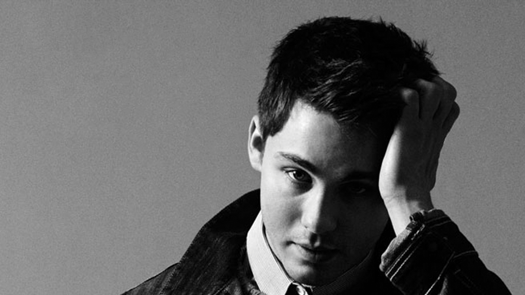 Logan Lerman Wallpapers - Logan Lerman , HD Wallpaper & Backgrounds