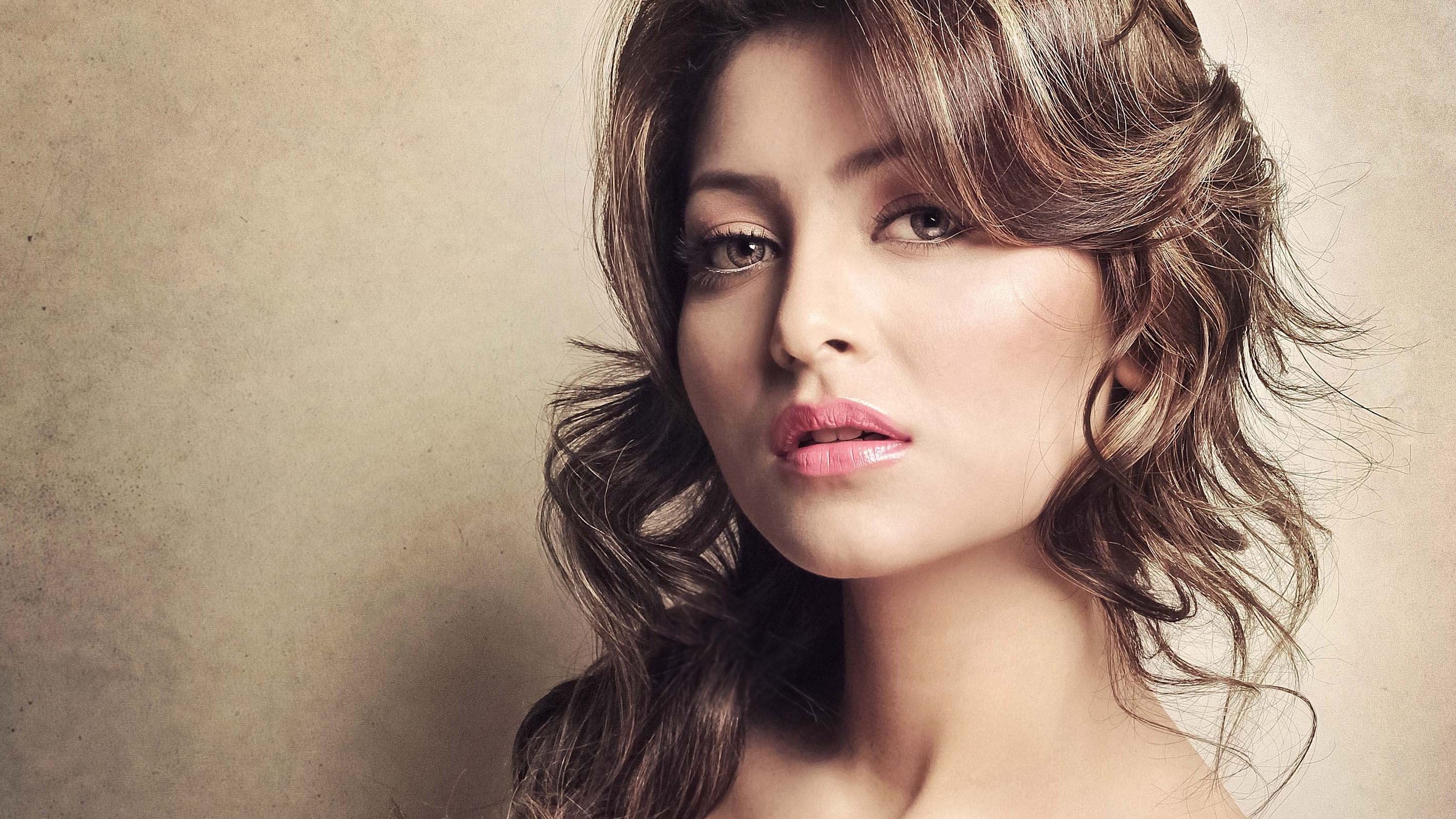 Urvashi Rautela, Actress, Bollywood, Hd - Urvashi Rautela Beautiful Hot , HD Wallpaper & Backgrounds