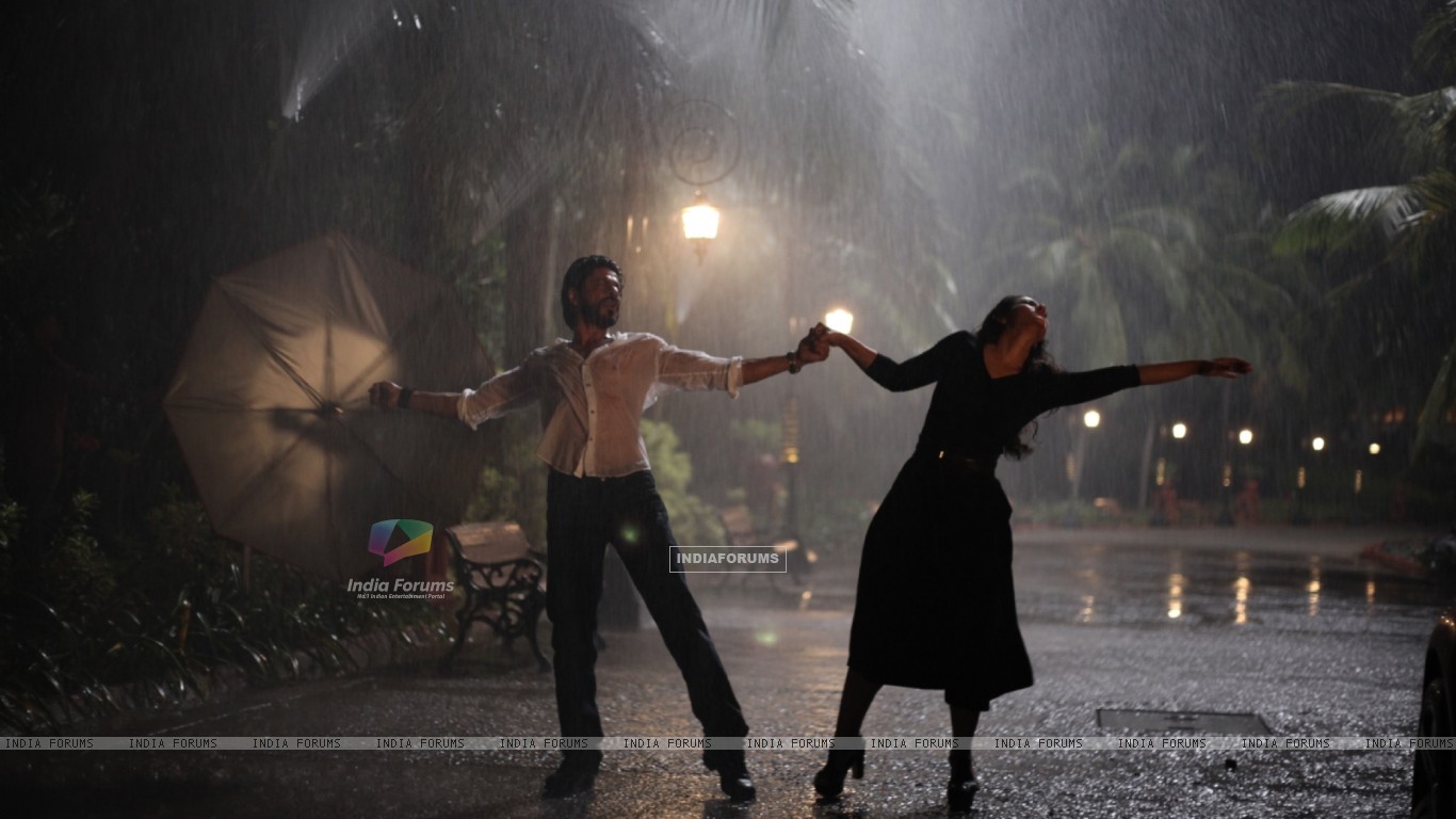 Shah Rukh Khan And Kajol - Bollywood Dancing In The Rain , HD Wallpaper & Backgrounds