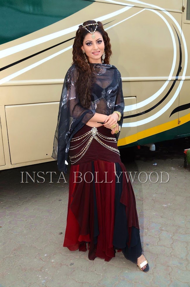 Urvashi Rautela In Black Dress In Great Grand Masti , HD Wallpaper & Backgrounds
