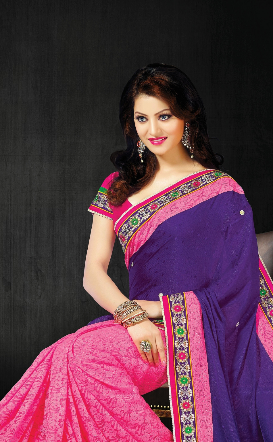 Wallpaper Urvashi Rautela, Indian Celebrity, Saree - Urvashi Rautela Hd Photos Download , HD Wallpaper & Backgrounds