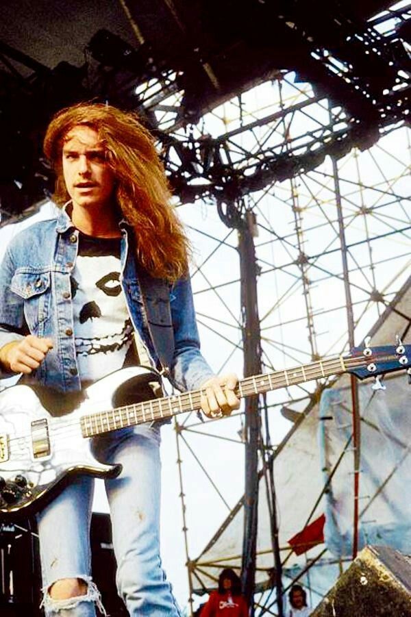 Hd Wallpaper And Background Photos Of Cliff For Fans - Cliff Burton Wallpaper Iphone , HD Wallpaper & Backgrounds