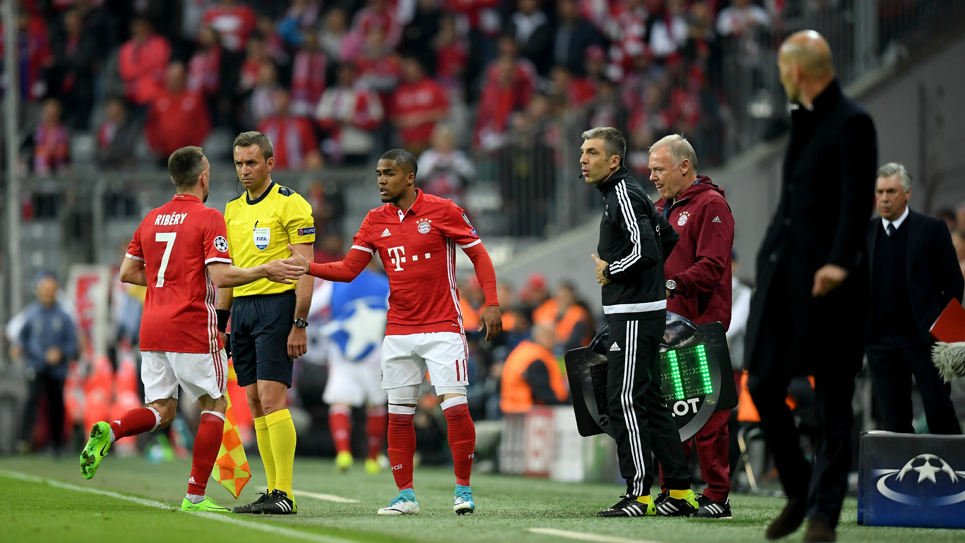 Douglas Costa E Ribery Bayern De Munique - International Rules Football , HD Wallpaper & Backgrounds