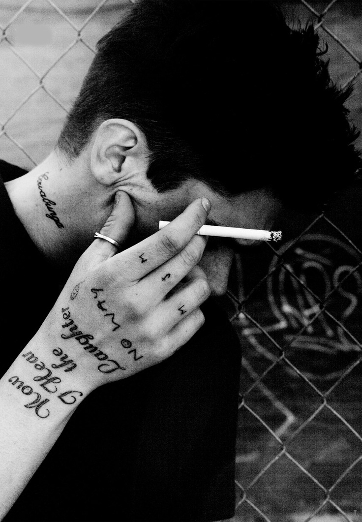 Smoking Sad Boy Wallpapers - Smoking Pics Sad Boys , HD Wallpaper & Backgrounds