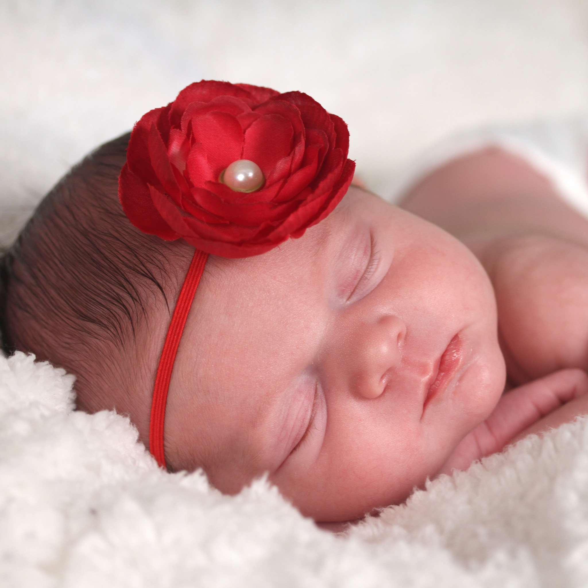 Newborn Baby Sleeping Ipad Wallpaper - طفلة صغيرة نائمة , HD Wallpaper & Backgrounds