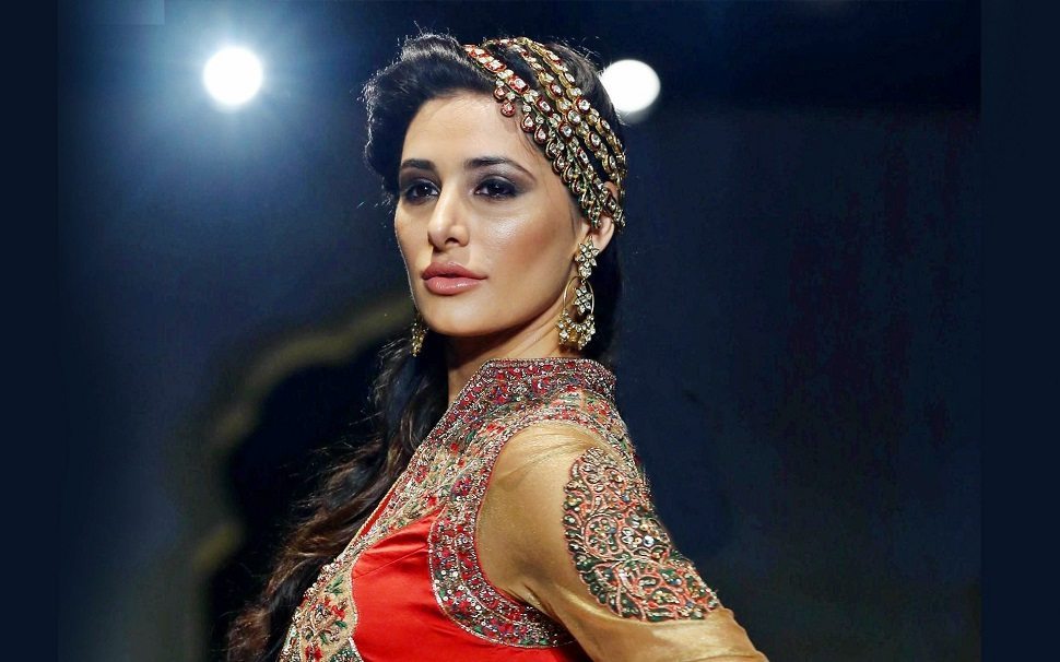 Rockstar Actress Nargis Fakhri Wallpaper - Nargis Fakhri Indian Outfit , HD Wallpaper & Backgrounds