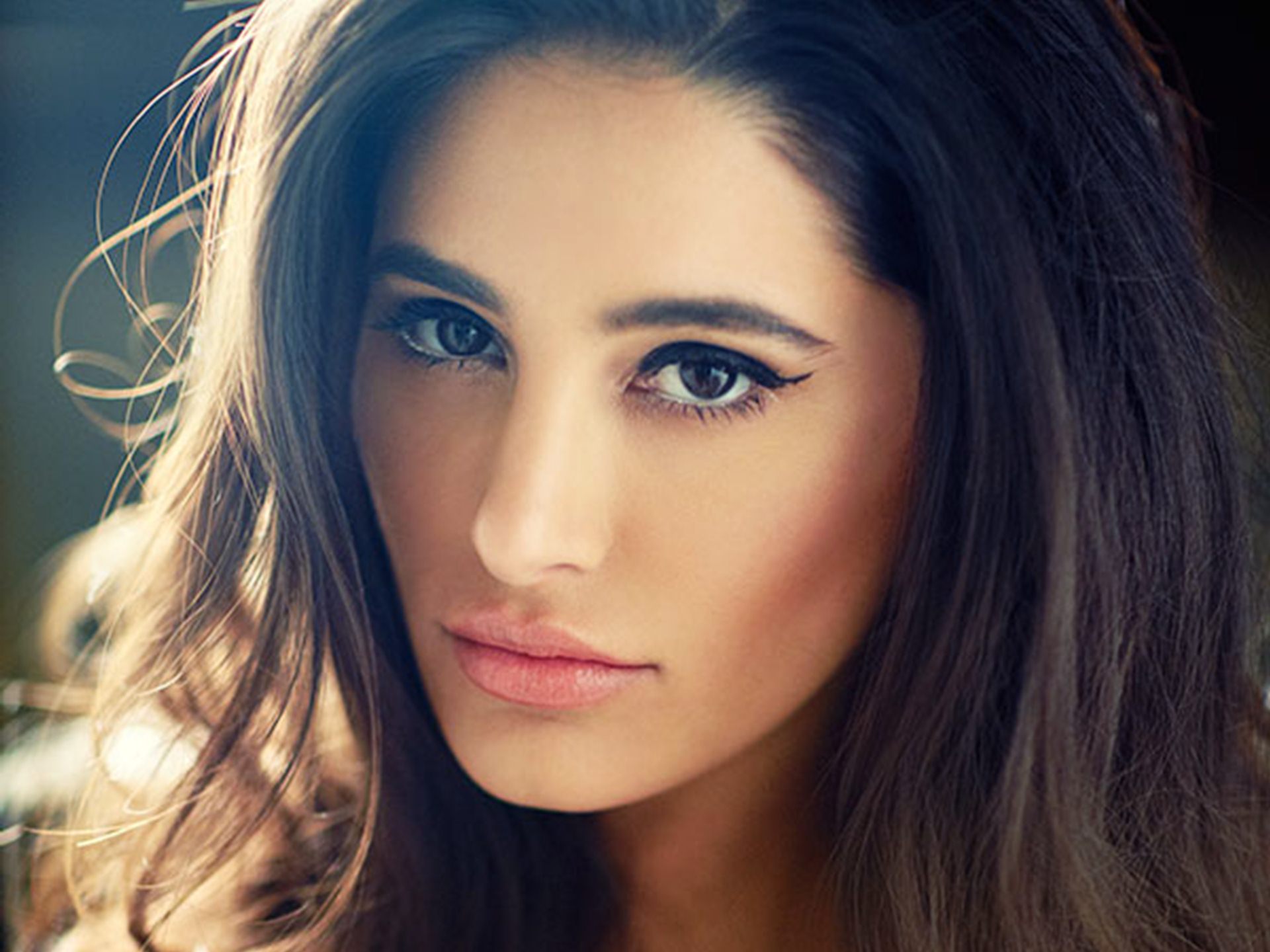 Nargis Fakhri Ridicules Top Pakistani Tv Star - Nargis Fakhri , HD Wallpaper & Backgrounds