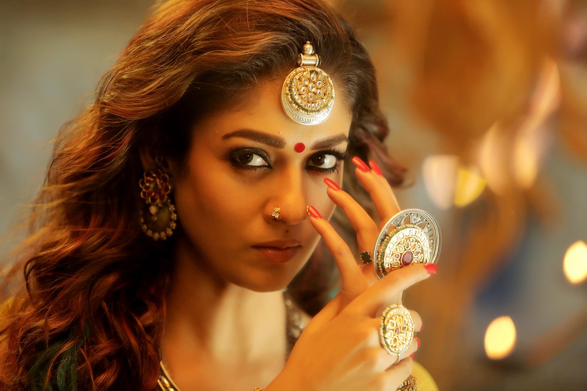 Tamil Hot Actress Telugu Sexy Heroine Nayanthara Hot - Nayanthara In Naanum Rowdy Dhaan , HD Wallpaper & Backgrounds
