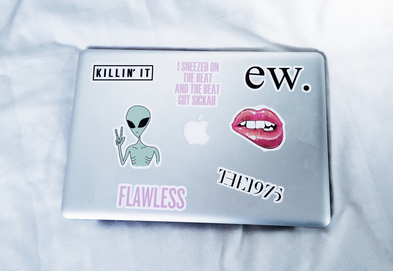 1975, Alien, Apple, Artsy, Background, Beyonce, Cute, - Cute Apple Laptop Stickers , HD Wallpaper & Backgrounds