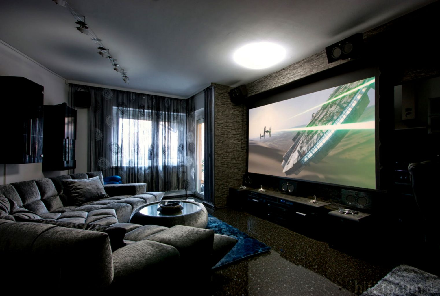Projectors Vs Tvs Which Is Best For Your Home Theater - Big Screen Home Theater , HD Wallpaper & Backgrounds