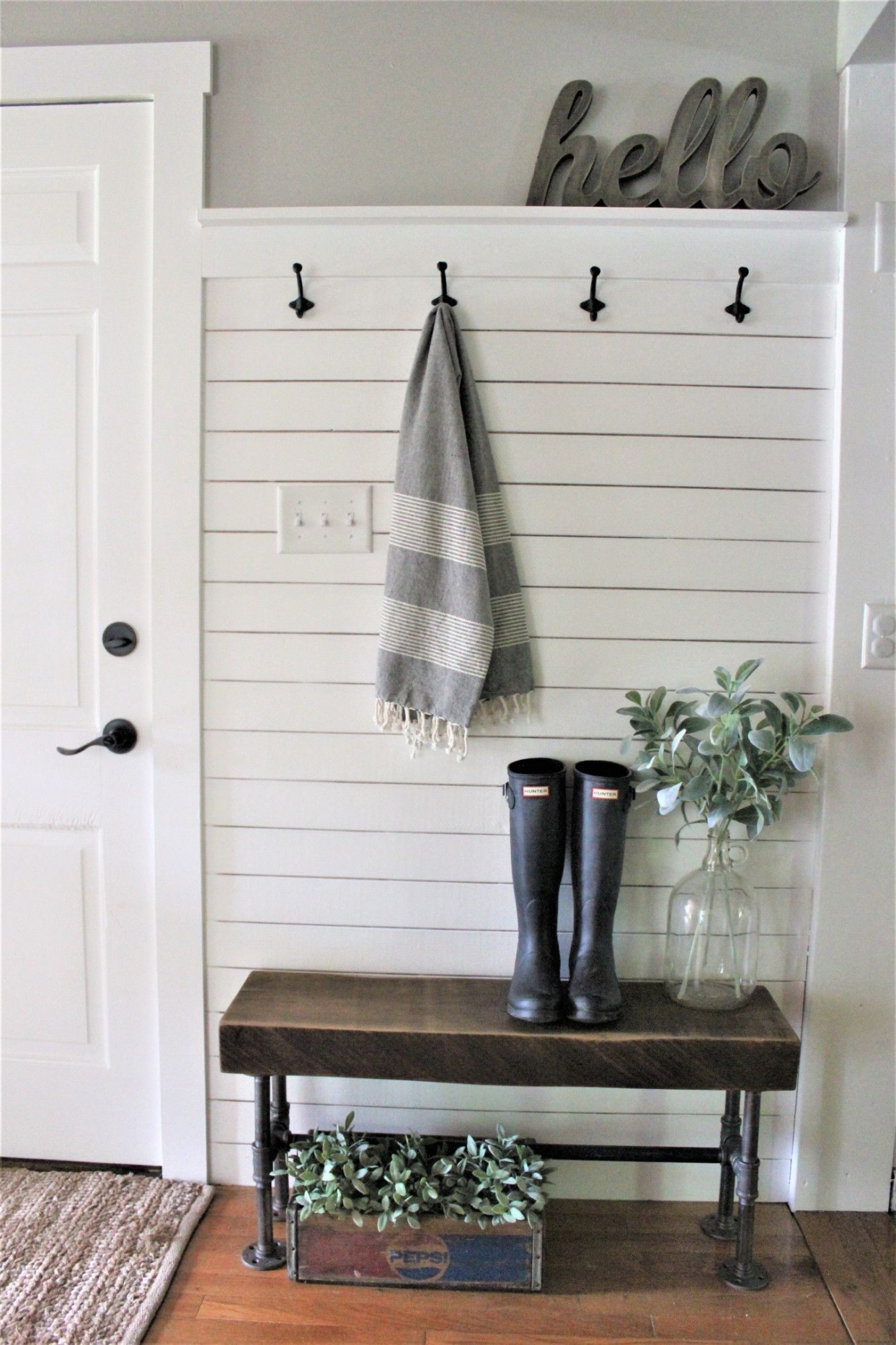 Entryway Wall Decor Ideas Elegant Unique And Cool Basement - Farmhouse Style Mudroom , HD Wallpaper & Backgrounds