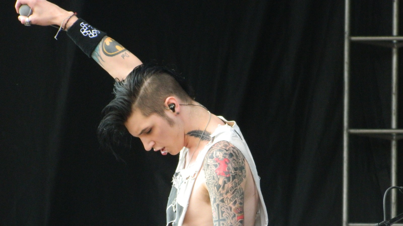 Andy Biersack Clipart Source - Performance , HD Wallpaper & Backgrounds