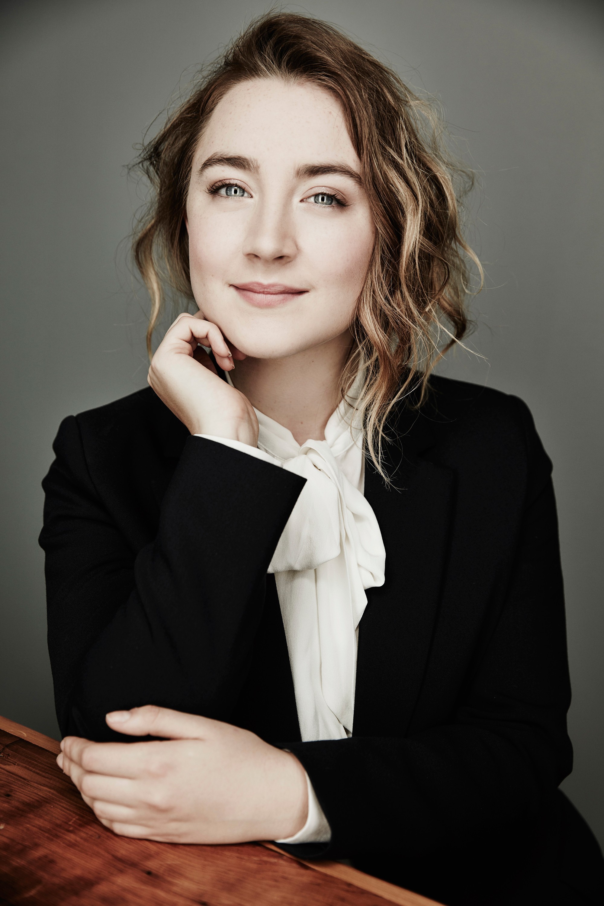 #saoirse Ronan, #looking At Viewer, #actress, Wallpaper - Saoirse Ronan Photoshoot 2015 , HD Wallpaper & Backgrounds