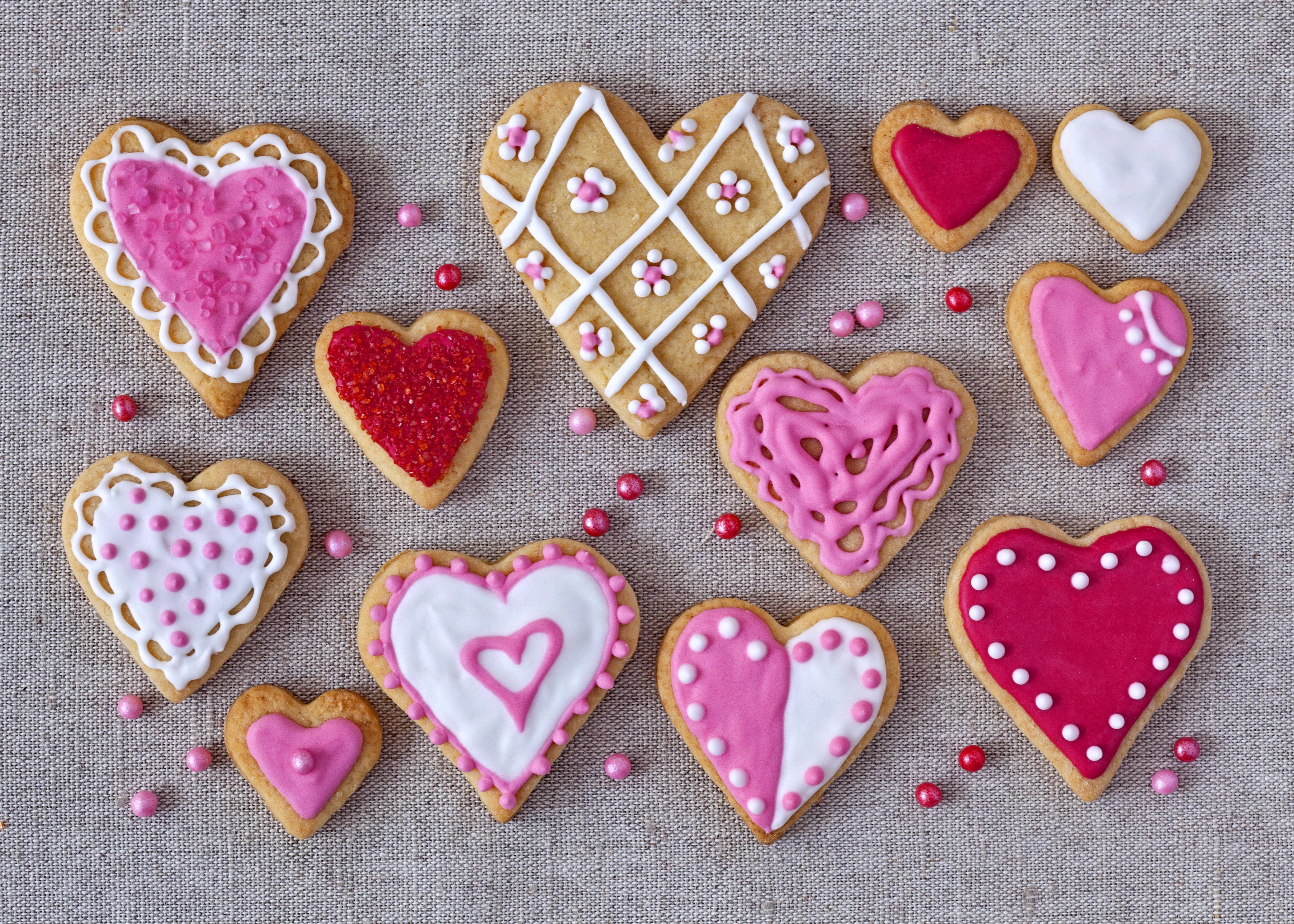 Pink Color Heart Shaped Cookies - Heart Shaped Cookies , HD Wallpaper & Backgrounds