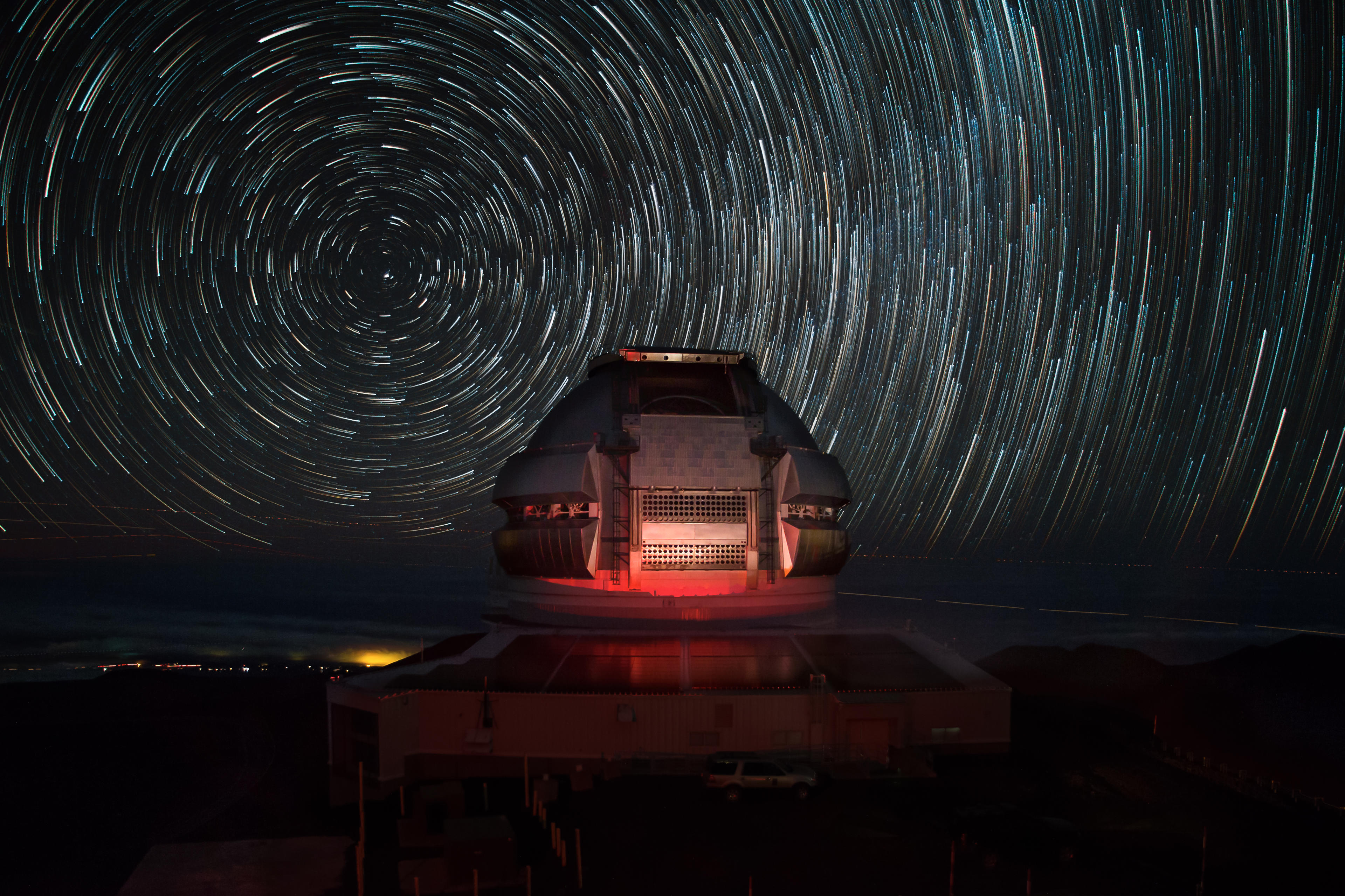 Gemini North On Maunakea With Star Trails On A Dark - Mauna Kea Gemini Observatory Desktop , HD Wallpaper & Backgrounds