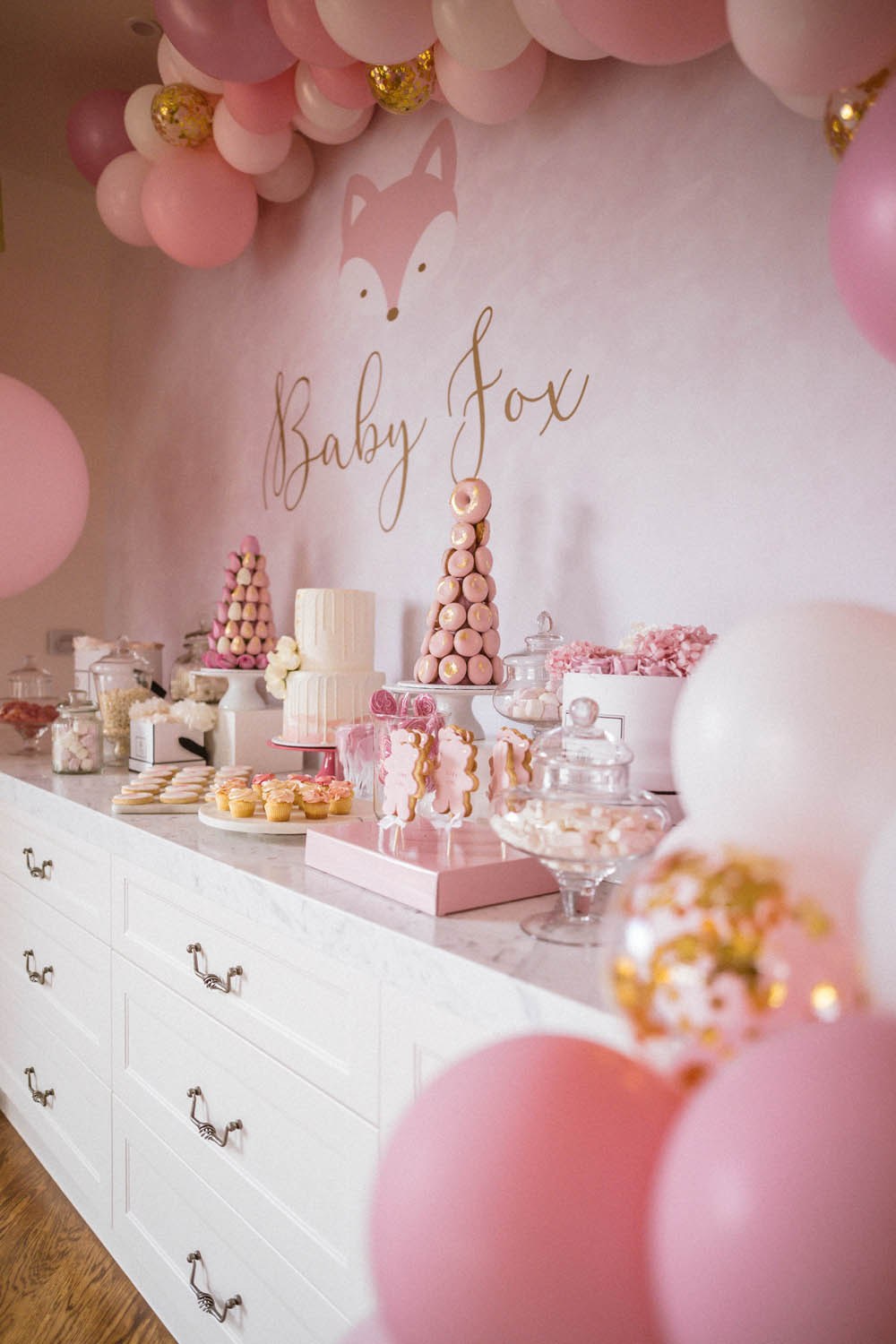 I Decided To Get A Custom Wallpaper Printed For This - Modern Baby Shower Cakes Girl , HD Wallpaper & Backgrounds