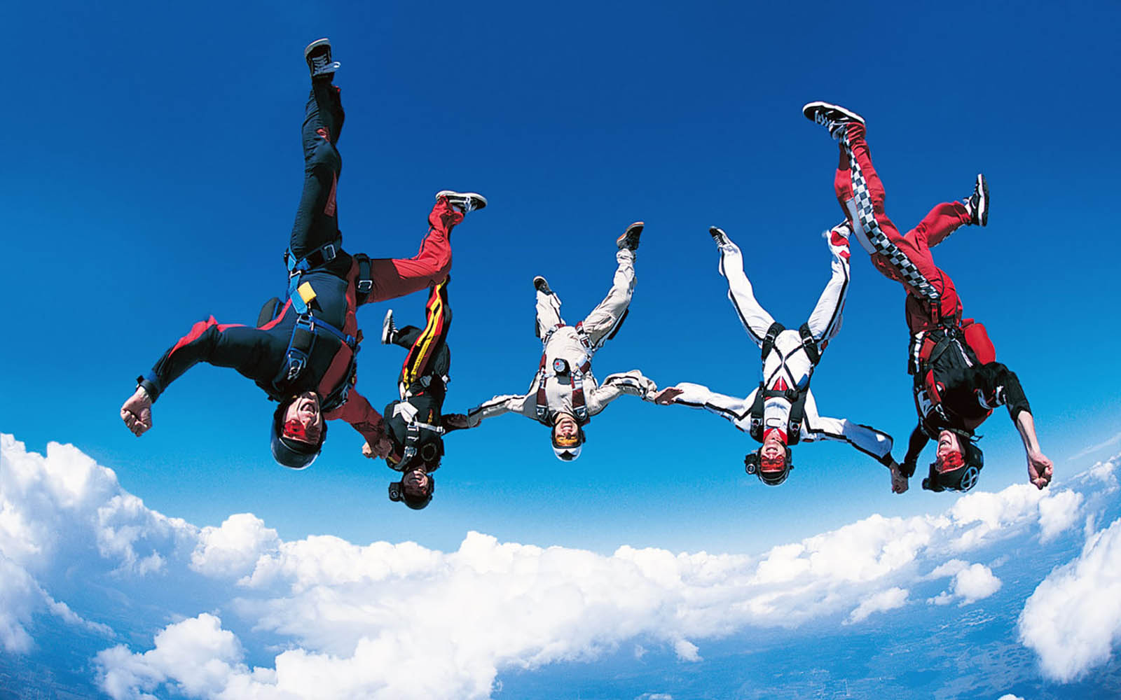 Skydiving - Wallpaper - 4 People Skydiving , HD Wallpaper & Backgrounds