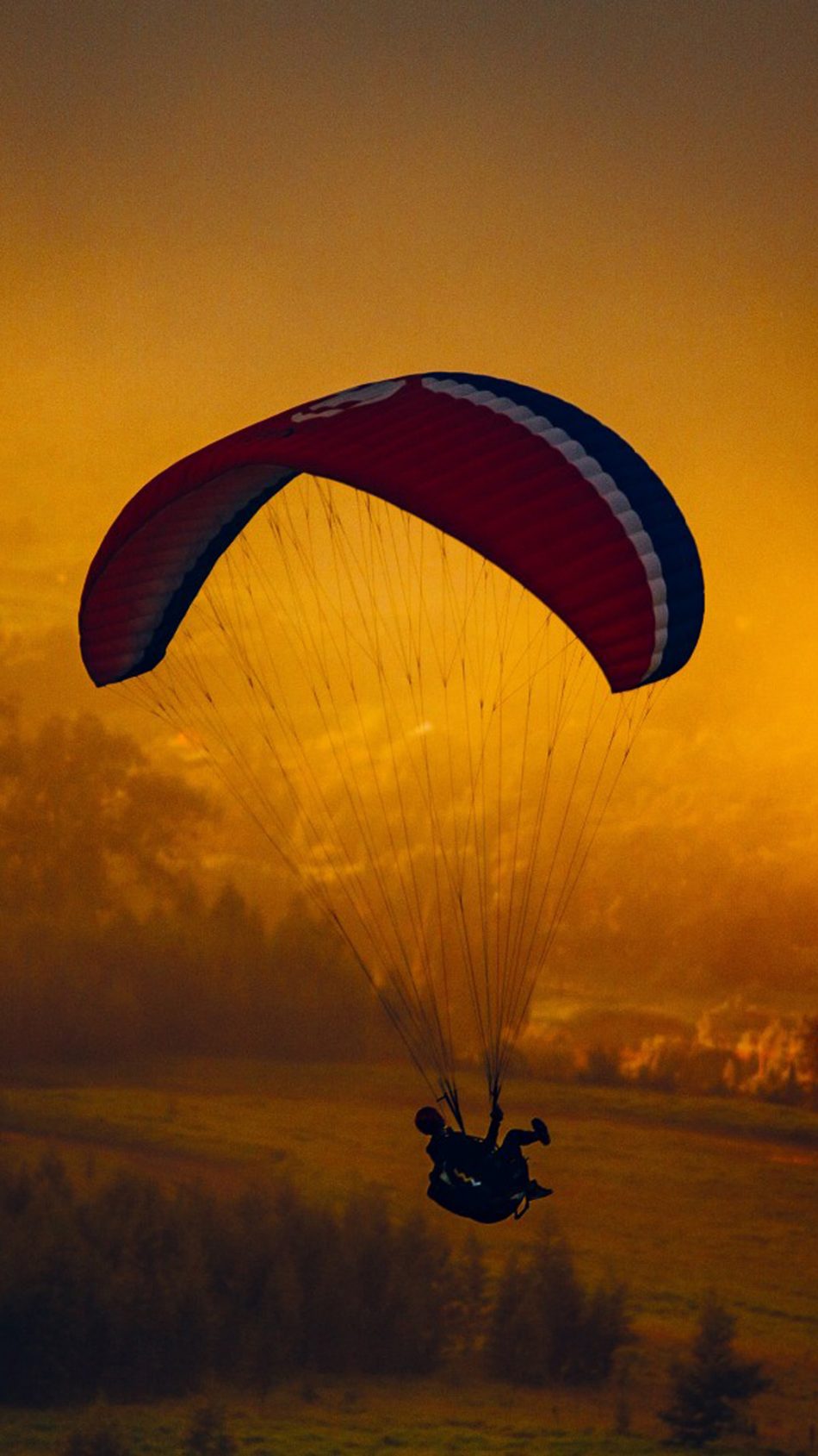 Paragliding Cloudy Forest Sunset Hd Mobile Wallpaper - Paragliding 4k , HD Wallpaper & Backgrounds