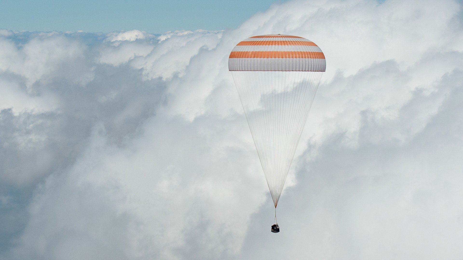 Roscosmos, Nasa, Soyuz, Parachutes Wallpapers Hd / - Soyuz , HD Wallpaper & Backgrounds