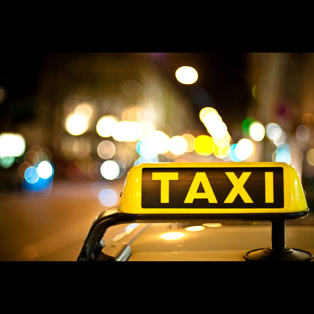 Taxi Ipad Wallpaper - Taxi Night , HD Wallpaper & Backgrounds