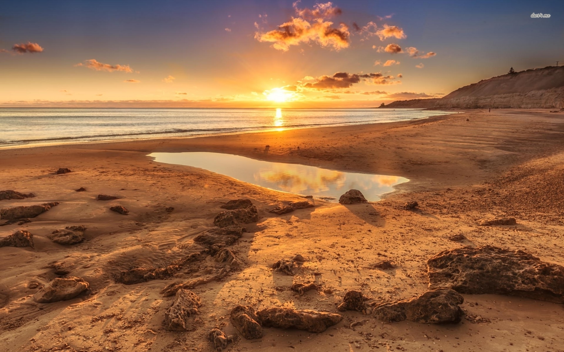 Golden Sunset Over The Sandy Beach Wallpaper - Sand , HD Wallpaper & Backgrounds