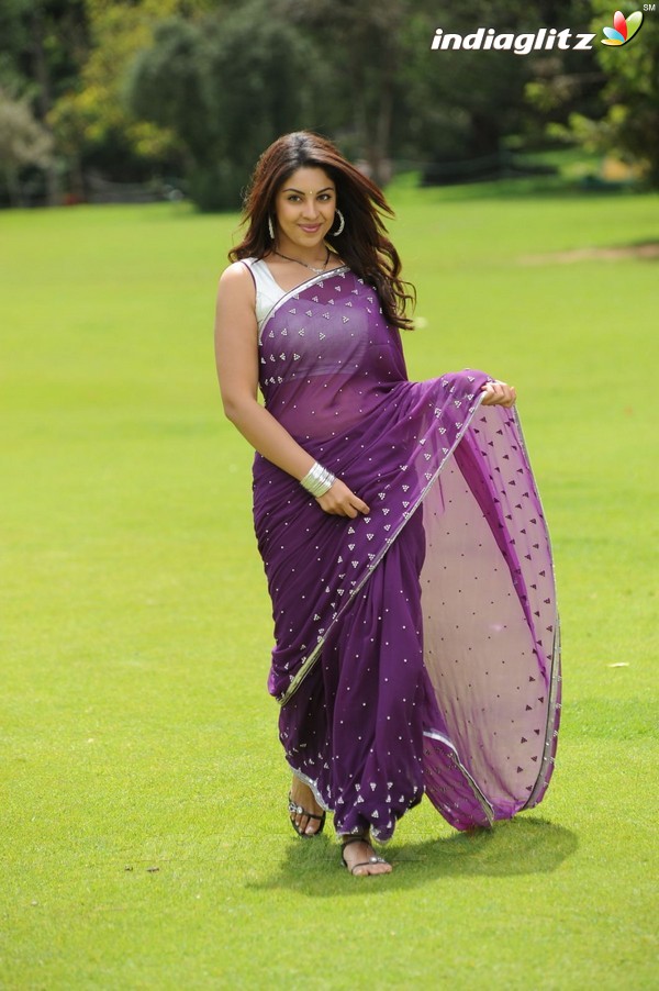1 / 1267 Richa Gangopadhyay - Richa A Saksena Telugu Actress , HD Wallpaper & Backgrounds