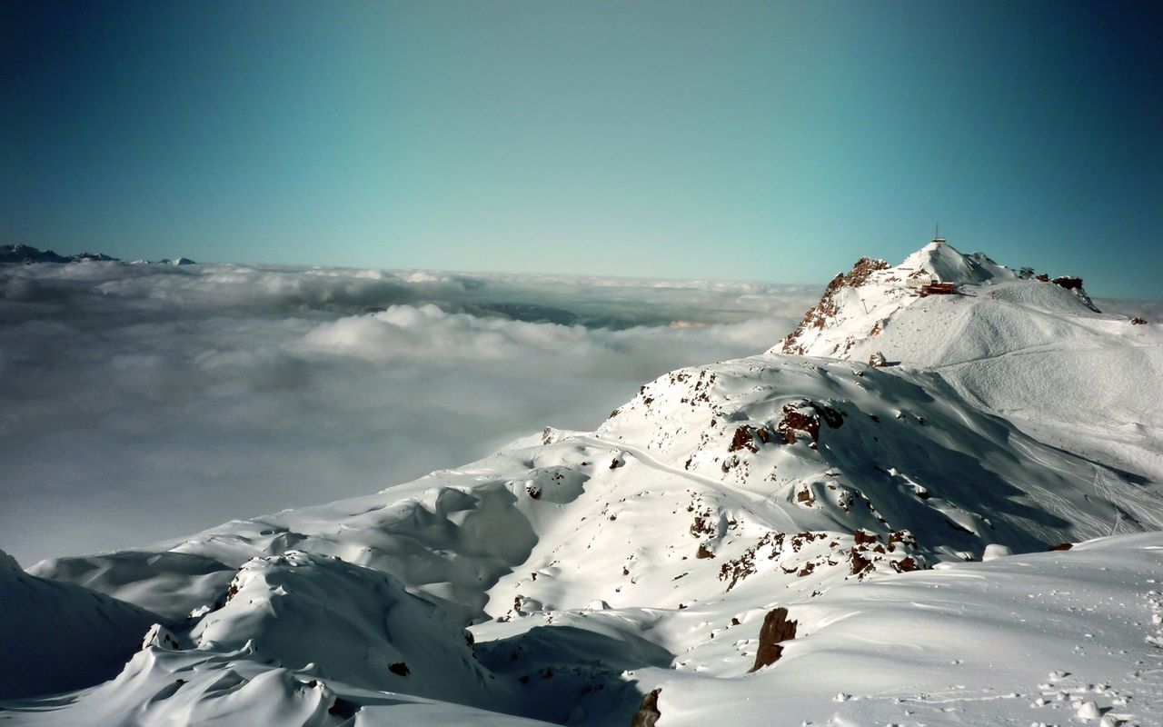 Wallpaper For Your Samsung Galaxy Tab - Mountain Peak Above The Clouds , HD Wallpaper & Backgrounds