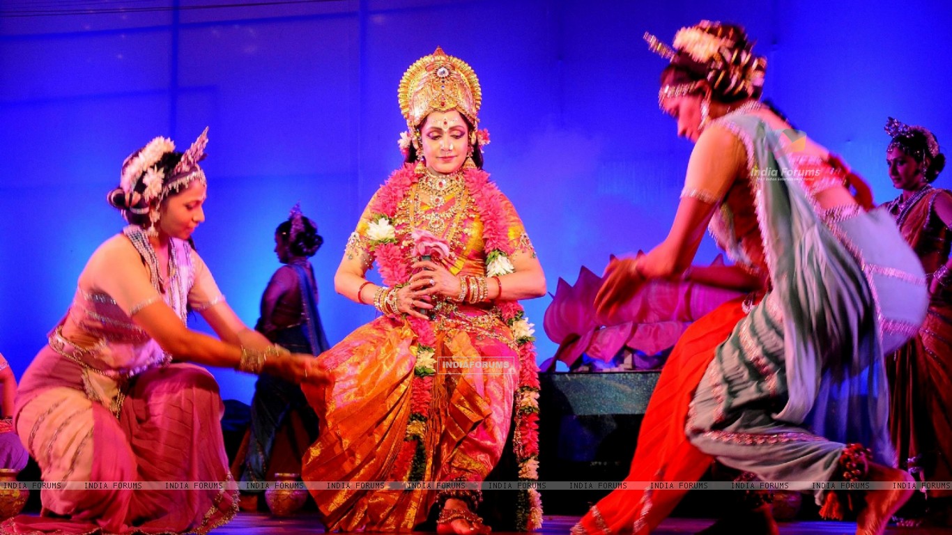 Hema Malini Performs During The Dasara Celebrations - Stage , HD Wallpaper & Backgrounds