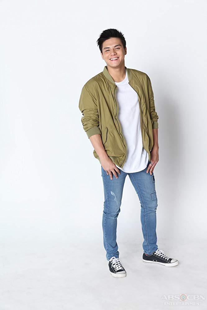 Ronnie Alonte In A Love To Last - Standing , HD Wallpaper & Backgrounds