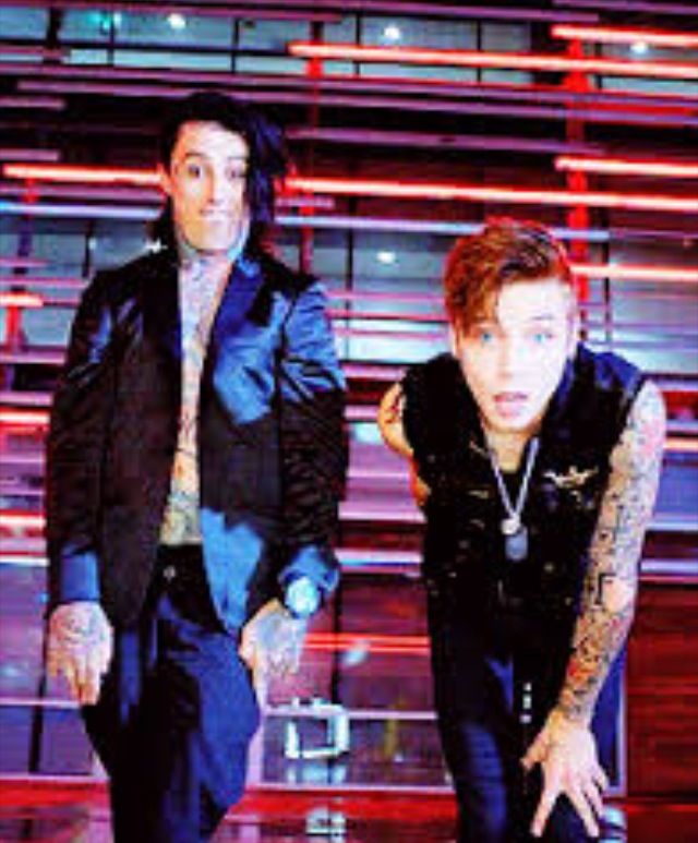 Ronnie Radke And Andy Biersack - Falling In Reverse Bad Girls Club Andy Biersack , HD Wallpaper & Backgrounds