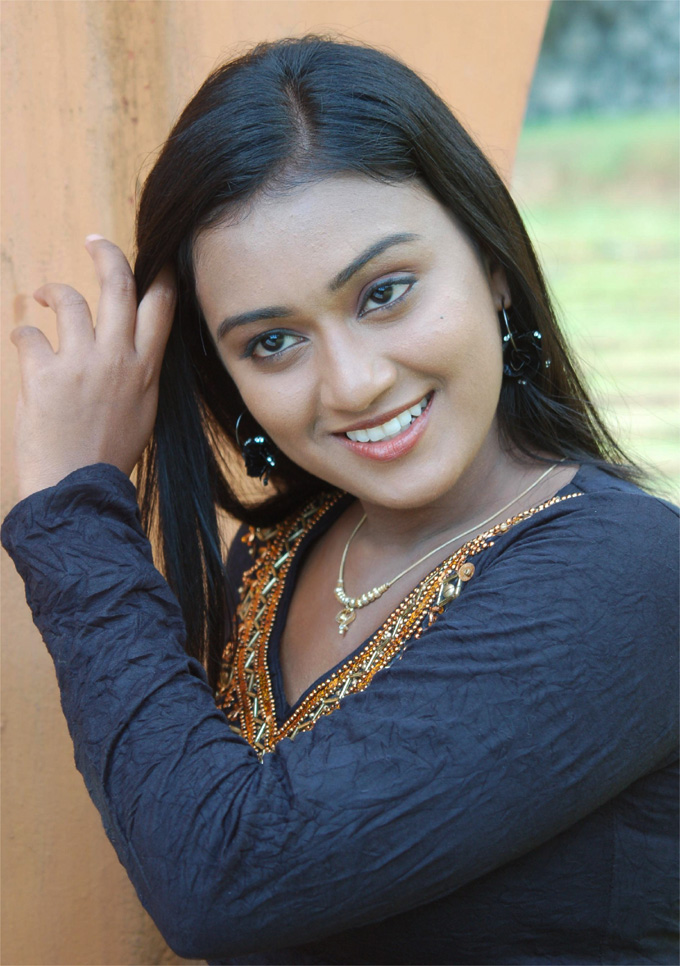 Sandhya Photos - Sandhya Malayalam Actress , HD Wallpaper & Backgrounds