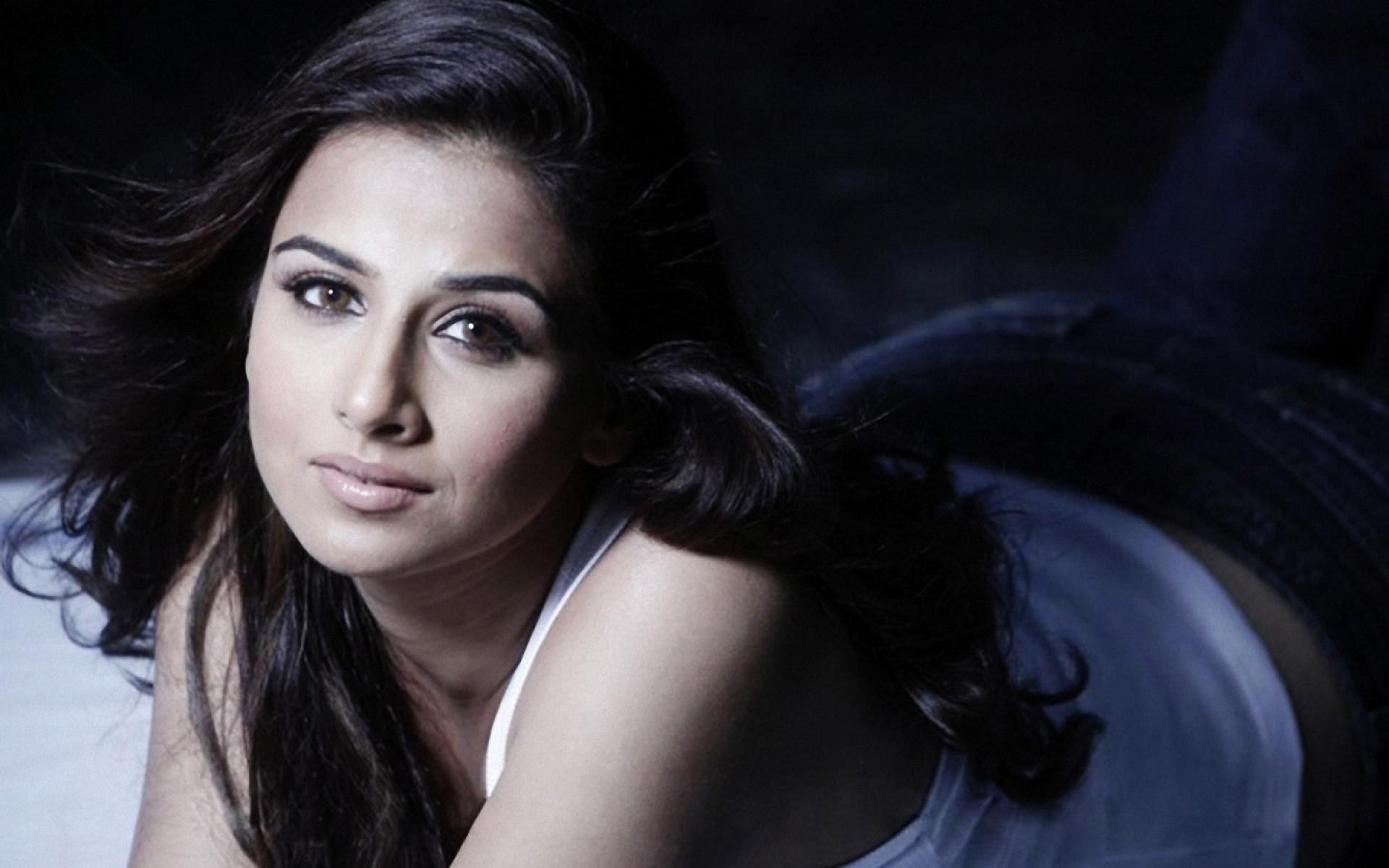 Vidya Balan Beautiful Photo - Celebrity Stars Bollywood , HD Wallpaper & Backgrounds