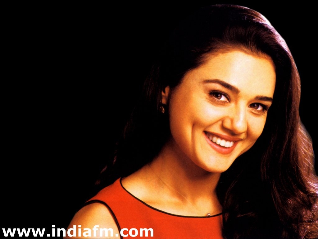 Preity Zinta Wallpaper - Preity Zinta , HD Wallpaper & Backgrounds