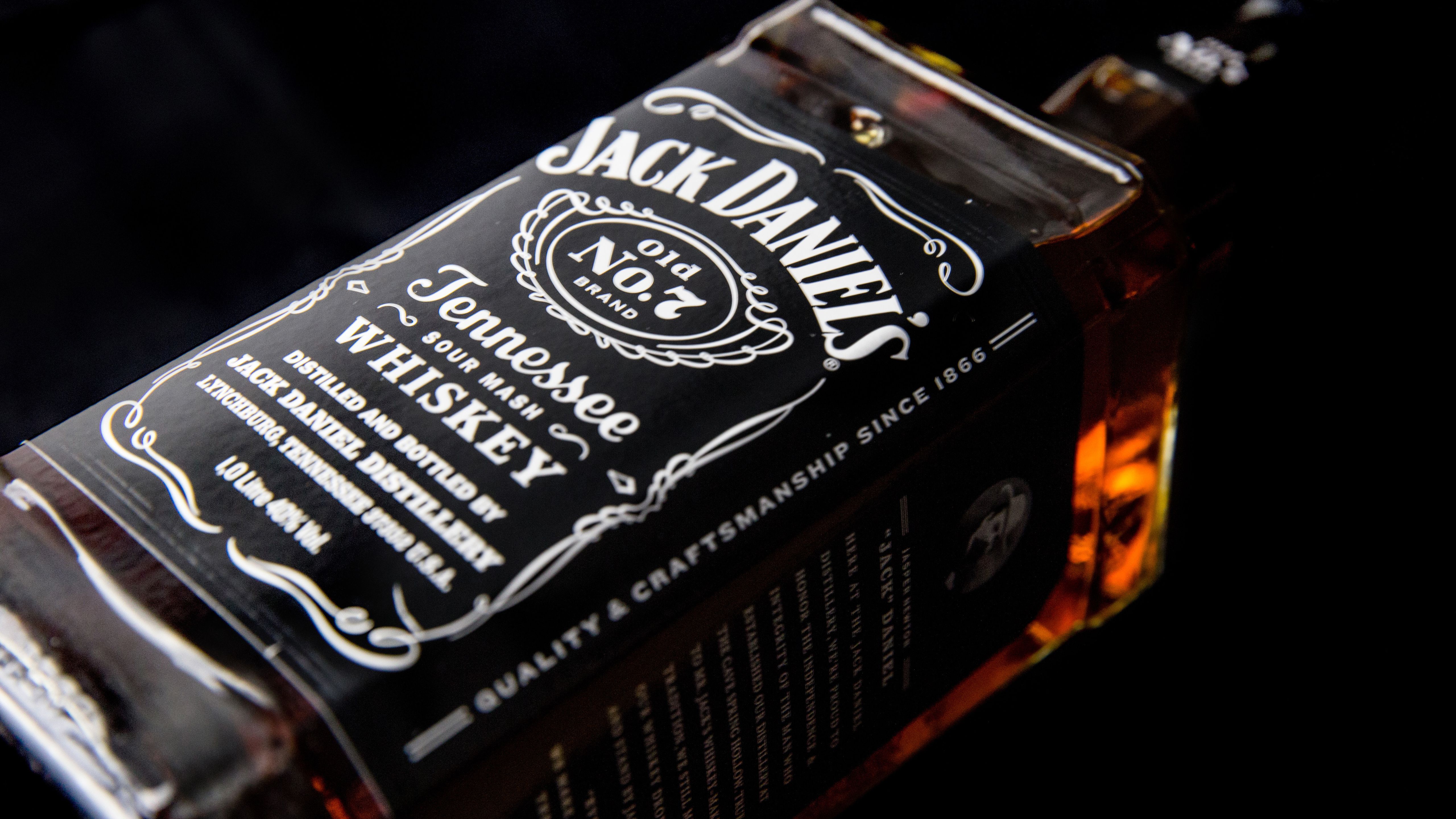 Jack Daniels Whiskey Bottle 5k Hd 4k Wallpapers, Images - Jack Daniel's Old No 7 Tennessee Whiskey , HD Wallpaper & Backgrounds
