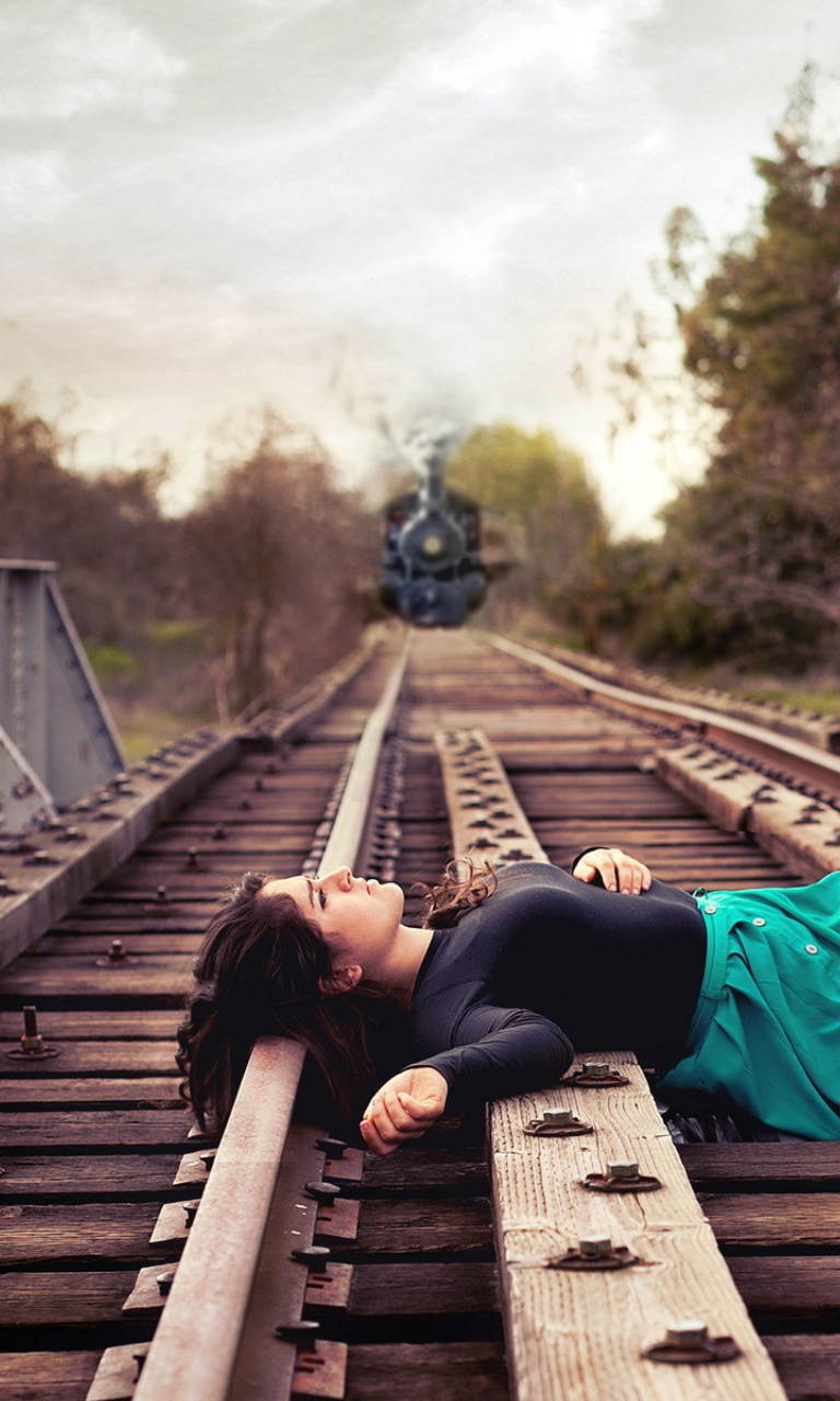 Girl On Train Tracks , HD Wallpaper & Backgrounds