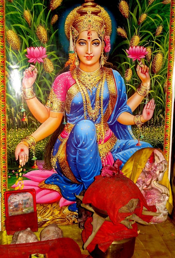 Lakshmi Wallpaper Hd - Hindu Goddess Of Beauty , HD Wallpaper & Backgrounds