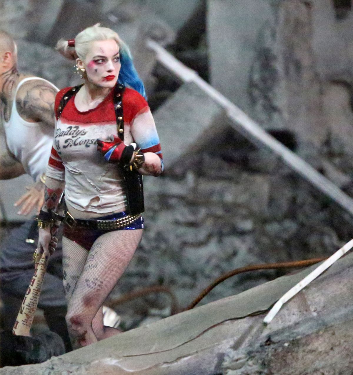 Margot Robbie On The Set Of Suicide Squad In Toronto - Harley Quinn Suicidé Squad 4k , HD Wallpaper & Backgrounds