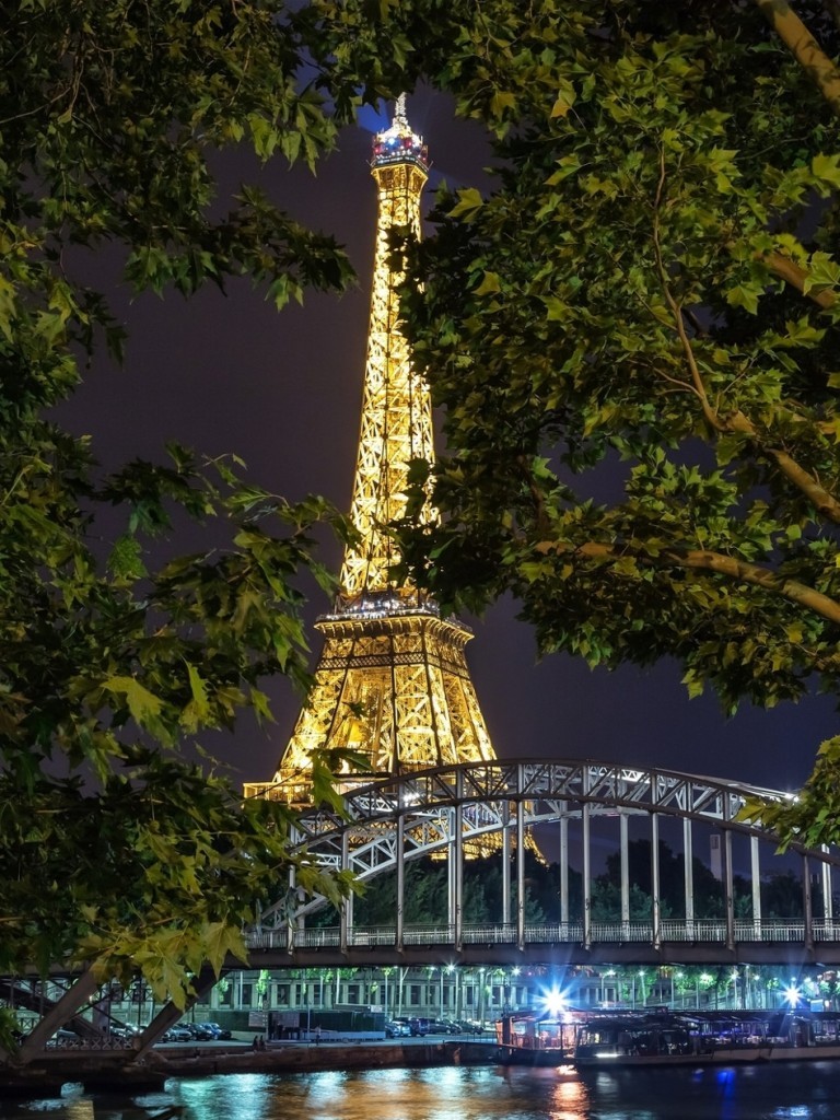 France, Paris, Eiffel Tower, Bridge, Boats, Trees - Eiffel Tower , HD Wallpaper & Backgrounds