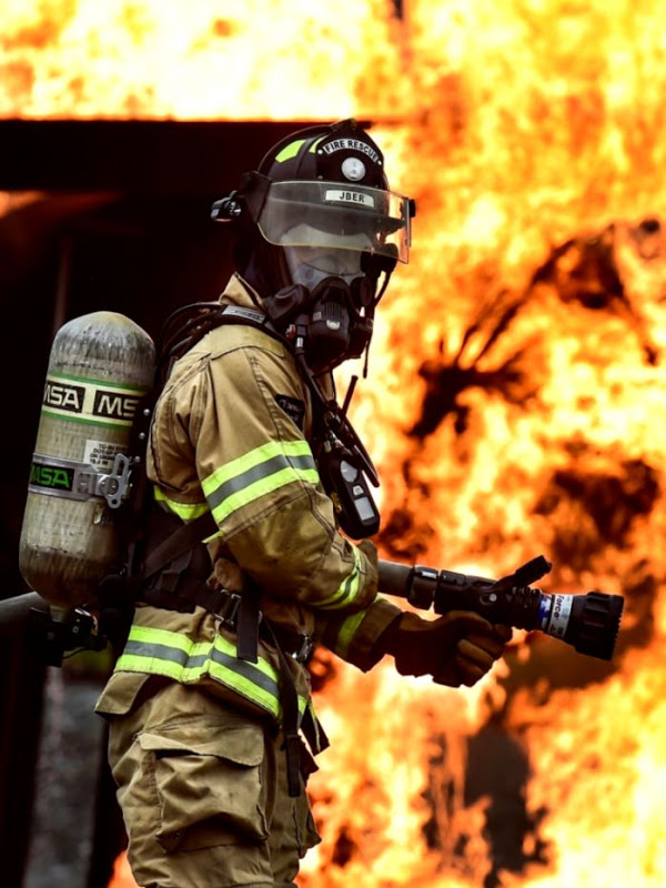 Menfirefighter Wallpaper Id 707838 Mobile Abyss - Firefighter Wallpaper Phone , HD Wallpaper & Backgrounds