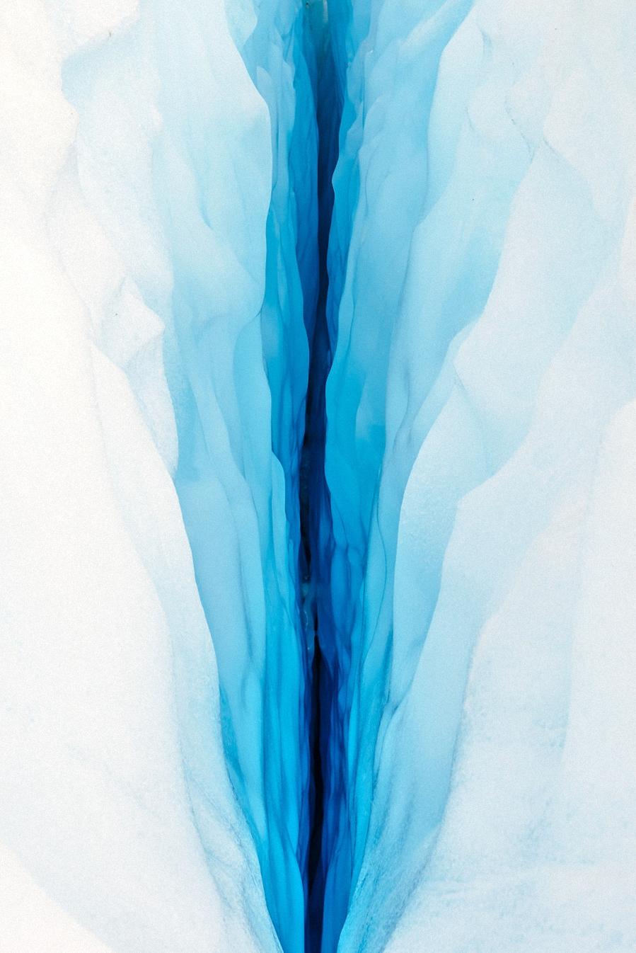 White Blue Ice Chasm Wallpaper - Ice Cave , HD Wallpaper & Backgrounds